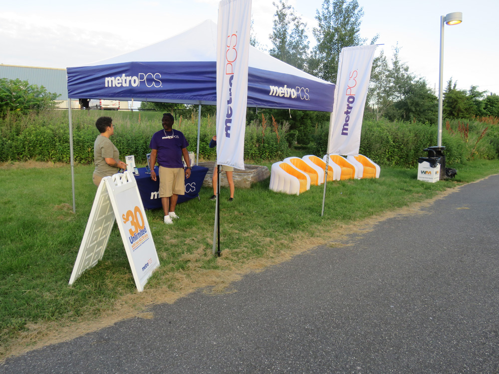 Metro PCS at Schuylkill Banks